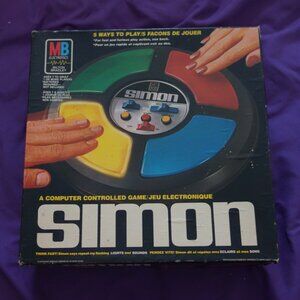Milton Bradley Electronics Simon C4850 New in Box Never Used Ages 7 to Adult